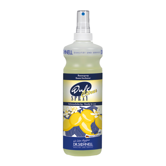 Das Dr. Schnell Duftspray Citrus 500 ml von DR.SCHNELL GmbH & Co. KGaA ist in einer Sprühflasche erhältlich, die mit Bildern von Zitronen und weißen Blumen auf blauem Hintergrund verziert ist. In der transparenten Flasche befindet sich eine hellgelbe Flüssigkeit zur Geruchsbeseitigung mit einem Fassungsvermögen von 500 ml.