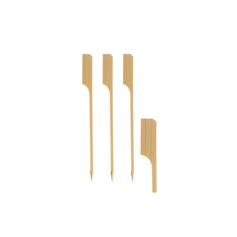 Vier PAPSTAR 250 Fingerfood-Spieße "pure" der PAPSTAR GmbH, jeweils 18 cm lang mit flachen, paddelförmigen Enden, stehen senkrecht auf weißem Grund; die umweltfreundlichen Naturholzspieße haben spitze Spitzen.