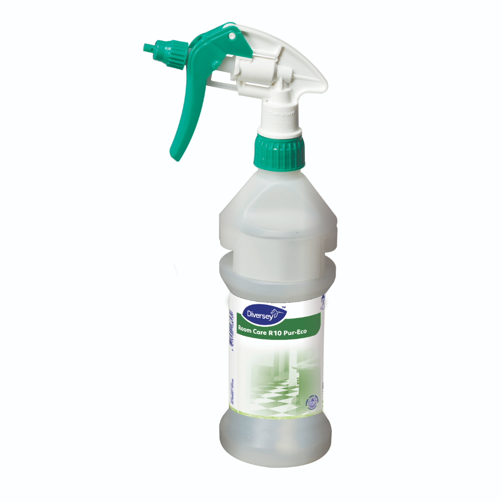 Eine grün-weiße Sprühflasche mit der Aufschrift „Room Care R10 Pur-Eco, Nachfüllflasche inkl. Spenderband“ von Diversey Deutschland GmbH & Co. OHG (0,3L), umweltfreundlich und passend für Divermite/DQFM, vor weißem Hintergrund.