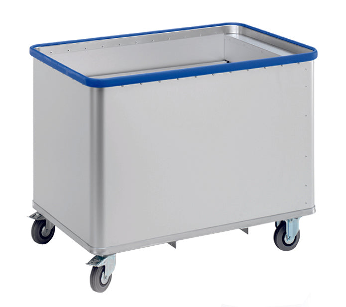 Ein Novocal Federbodenwagen aus eloxiertem Aluminium mit rundumlaufender blauer Stoßsicherung und vier schwenkbaren Rollen steht auf weißem Hintergrund - ideal zum Transport von Lasten.