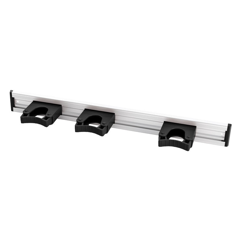 Die Haug Bürsten KG ALU-GERÄTELEISTE, 3 STIELHALTER UNGEN, 510x55mm ist ein wandmontierter Organizer mit drei schwarzen Kunststoffhaltern zur praktischen Aufbewahrung von Werkzeug oder Ausrüstung.
