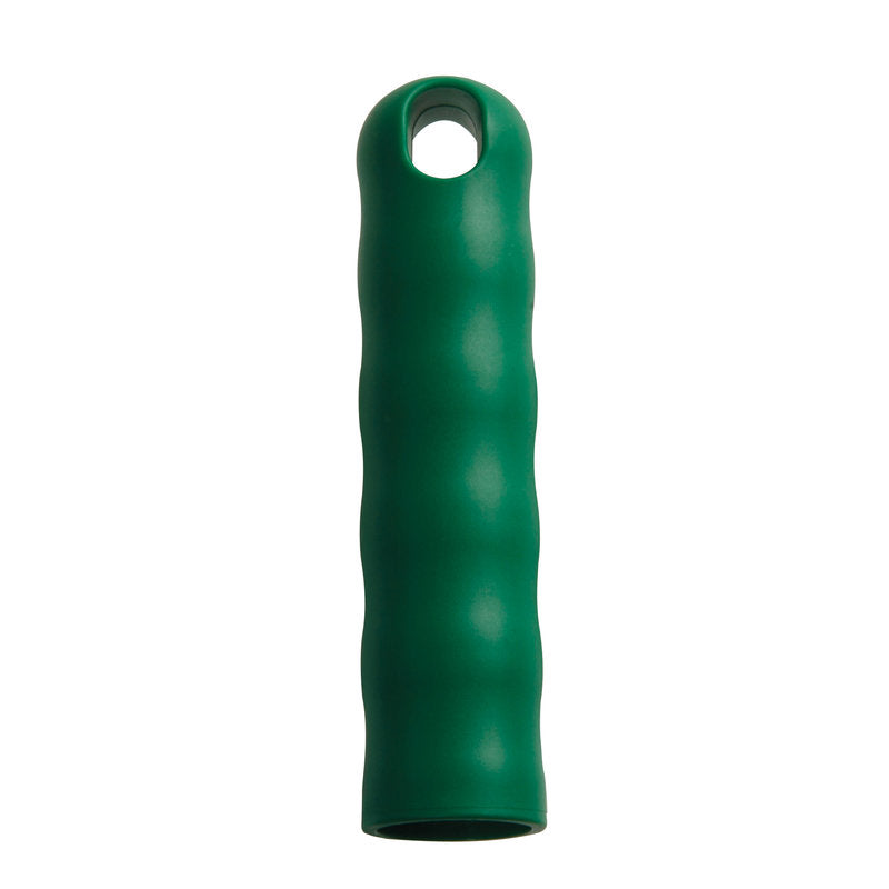 Die AUFHÄNGEKAPPE FÜR ALLE STIELE M.AUßEN-ø 25MM (125xø30mm) von Haug Bürsten KG ist ein grüner, zylindrischer Kunststoffgriff mit Fingerrillen und einem Loch zum Aufhängen/Aufbewahren, der für 25mm-Stiele geeignet ist. Abgebildet aufrecht auf weißem Hintergrund.