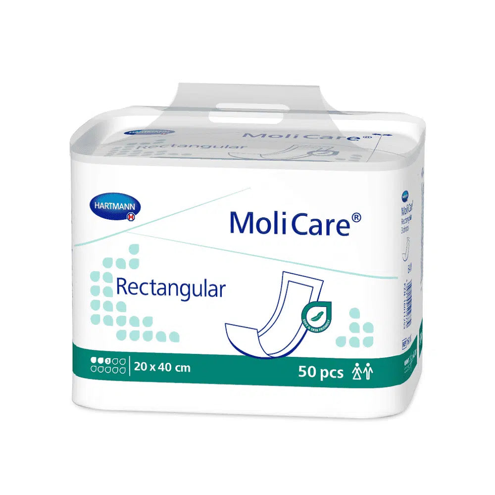 Die MoliCare®-Verpackung der Paul Hartmann AG präsentiert die rechteckigen Inkontinenzeinlagen mit dem Hartmann-Logo. Die Packung enthält 50 Stück im Format 20 x 40 cm und ist mit einer Bindenillustration in Blau- und Grüntönen verziert.