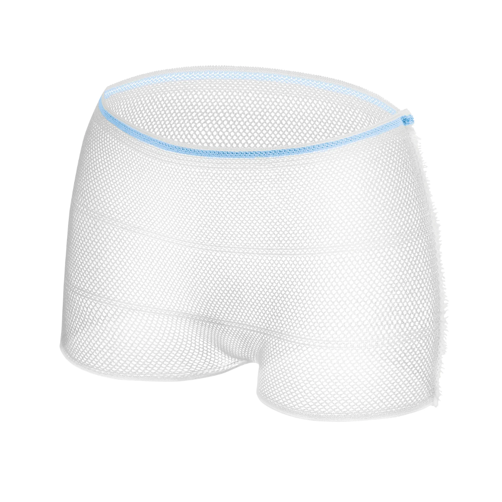 Die Hartmann MoliCare® Fixpants Netzhose der Paul Hartmann AG ist eine halbtransparente, weiße Einwegunterhose aus Netzmaterial mit blauem Bund und eignet sich ideal zur einmaligen Verwendung mit Inkontinenzeinlagen. Abgebildet auf schlichtem, weißem Hintergrund.