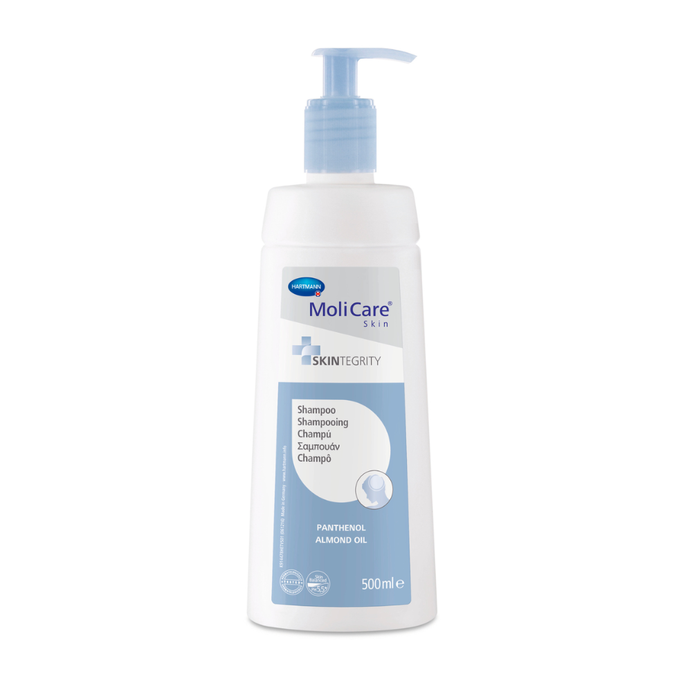 Entdecken Sie das 500ml Hartmann MoliCare Hautshampoo von Paul Hartmann AG, das mit seiner pH-neutralen Formel perfekt für empfindliche Haut geeignet ist. Der Pumpspender und das blau-weiße Etikett zeigen pflegende Inhaltsstoffe wie Panthenol und Mandelöl sowie das Markenlogo.