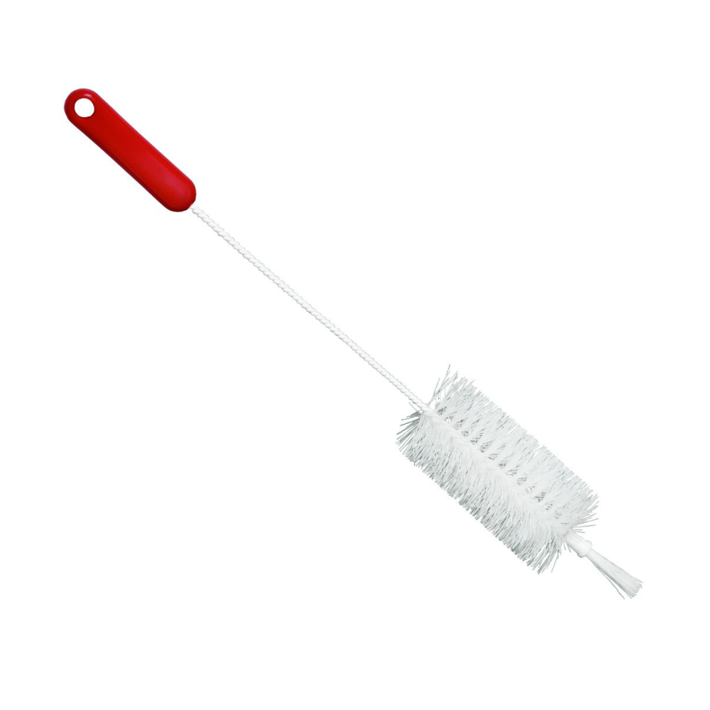 Die Haug Flaschenbürste der Haug Bürsten KG mit weißem Borstenkopf aus strapazierfähigem Nylon 6.0 und rotem Griff sorgt für stets hygienische Reinigung. Sie ist mit ihrem langen Griff schräg vor einem schlichten weißen Hintergrund abgebildet.