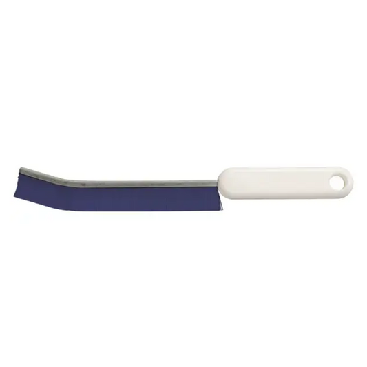 Ein Backpinsel von Haug Bürsten KG mit blauem Griff und weißem Kunststoffdesign, mit einem Loch am Ende. Seine dicht gepackten Borsten und der leicht gebogene Schaft machen ihn ideal für feine Arbeiten, ähnlich der Haug Fugenbürste schmal PP ø 0,40 mm Hart 228 x 12 x 16 mm, erhältlich in verschiedenen Farben.