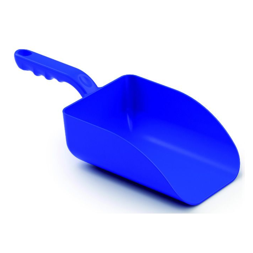Die Haug Bürsten KG Handschaufel Groß in leuchtendem Blau verfügt über einen gebogenen Griff und ein tiefes, rechteckiges Becken, ideal zum Schöpfen und Abladen von Materialien wie Getreide, Tierfutter oder anderen kleinen Partikeln. Dieses lebensmittelkonforme Werkzeug misst 328 x 136 x 79 mm.