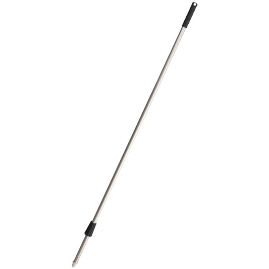 Der Alustiel-Besenstiel „in-up“ von Haug Bürsten KG mit 1400 mm Länge und 22 mm Durchmesser ist mit einer schwarzen Kappe und einer Überdrehmutter ausgestattet, die das Anbringen eines Besenkopfes erleichtert. Sein eloixiertes Alustiel-Finish garantiert sowohl Haltbarkeit als auch Eleganz für jede Reinigungsaufgabe.