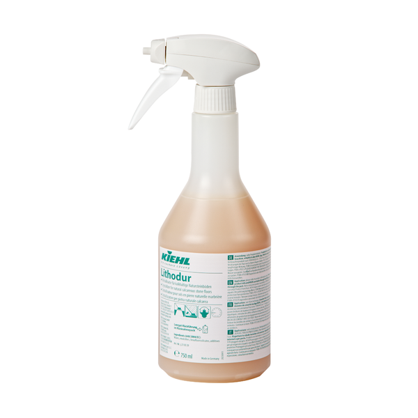 Eine 750 ml Kunststoff-Sprühflasche Kiehl Lithodur Kristallisator der Johannes Kiehl KG für kalkhaltige Natursteinböden, mit weißer Abzugsdüse und detaillierter Beschriftung; verkauft als Karton mit 6 Flaschen.