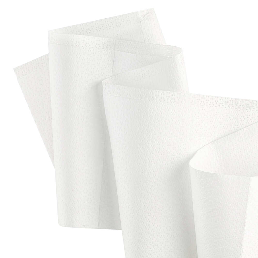 Zwei gefaltete weiße Kimtech® Wettask™ DS Wischtücher der Kimberly-Clark GmbH vor einem unifarbenen Hintergrund zeigen ihre gepunktete Struktur und Vielseitigkeit; hier als kleine Rollen (12 x 55 Blatt) in einem Karton abgebildet.