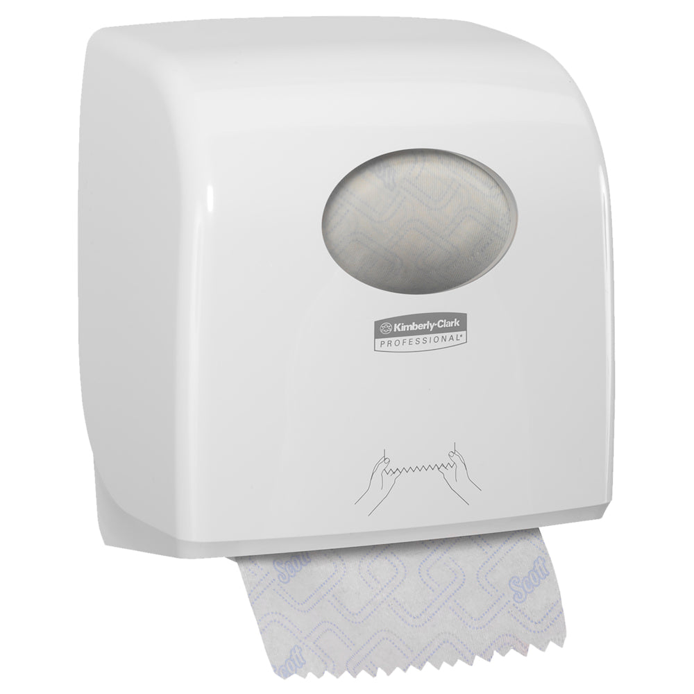 Der Aquarius™ Slimroll™ Rollenhandtuchspender von Kimberly-Clark GmbH ist ein weißer, wandmontierter Spender mit einem Sichtfenster für Papierhandtücher, einem aus dem Boden herausragenden Handtuch und einer illustrierten Ziehanleitung.