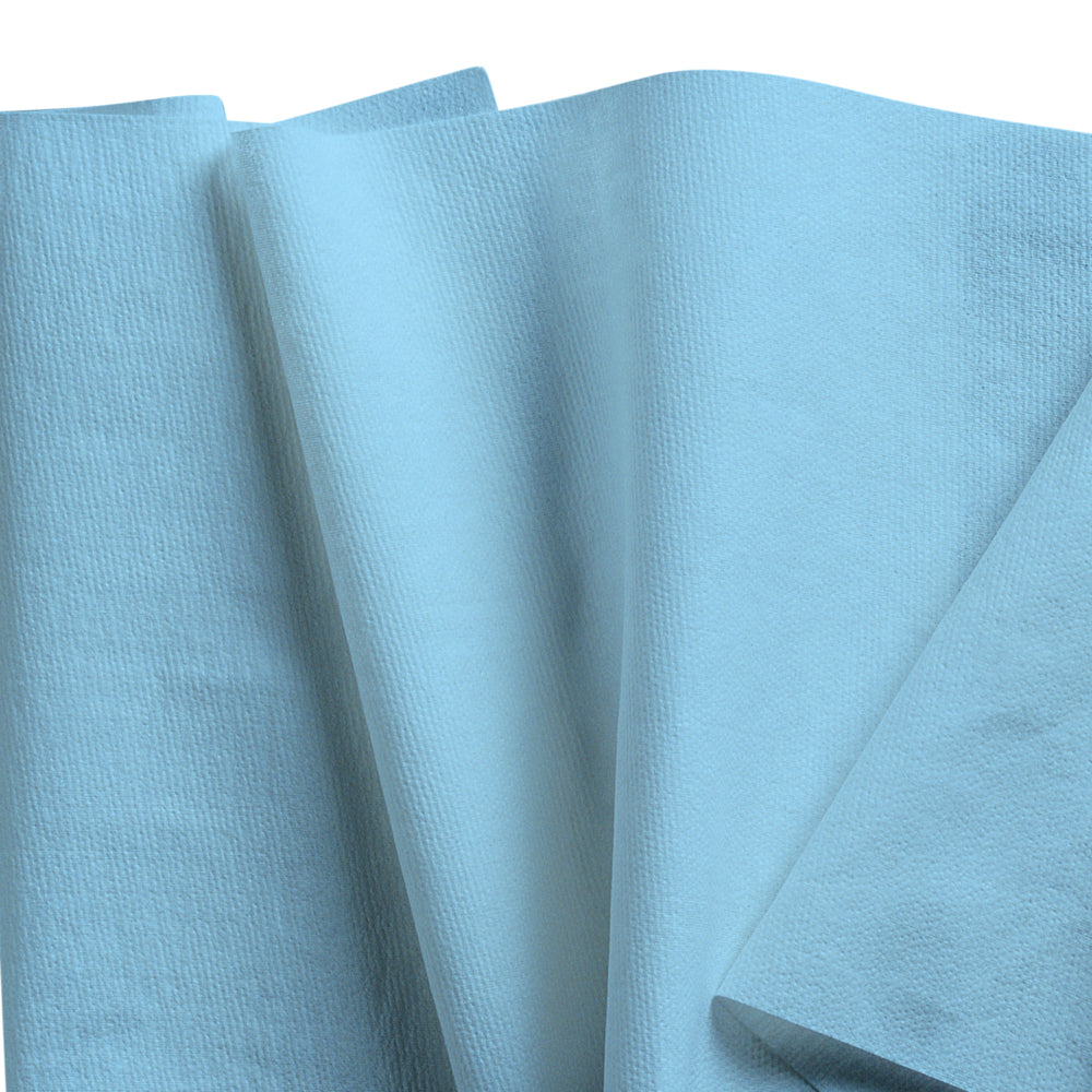 Mehrere überlappende, teils gefaltete WypAll® X60 General Clean-Tücher von Kimberly-Clark GmbH (Großrolle/Blau) sind ausgebreitet und zeigen ihre strukturierte Oberfläche - ideal für professionelle Reinigung.