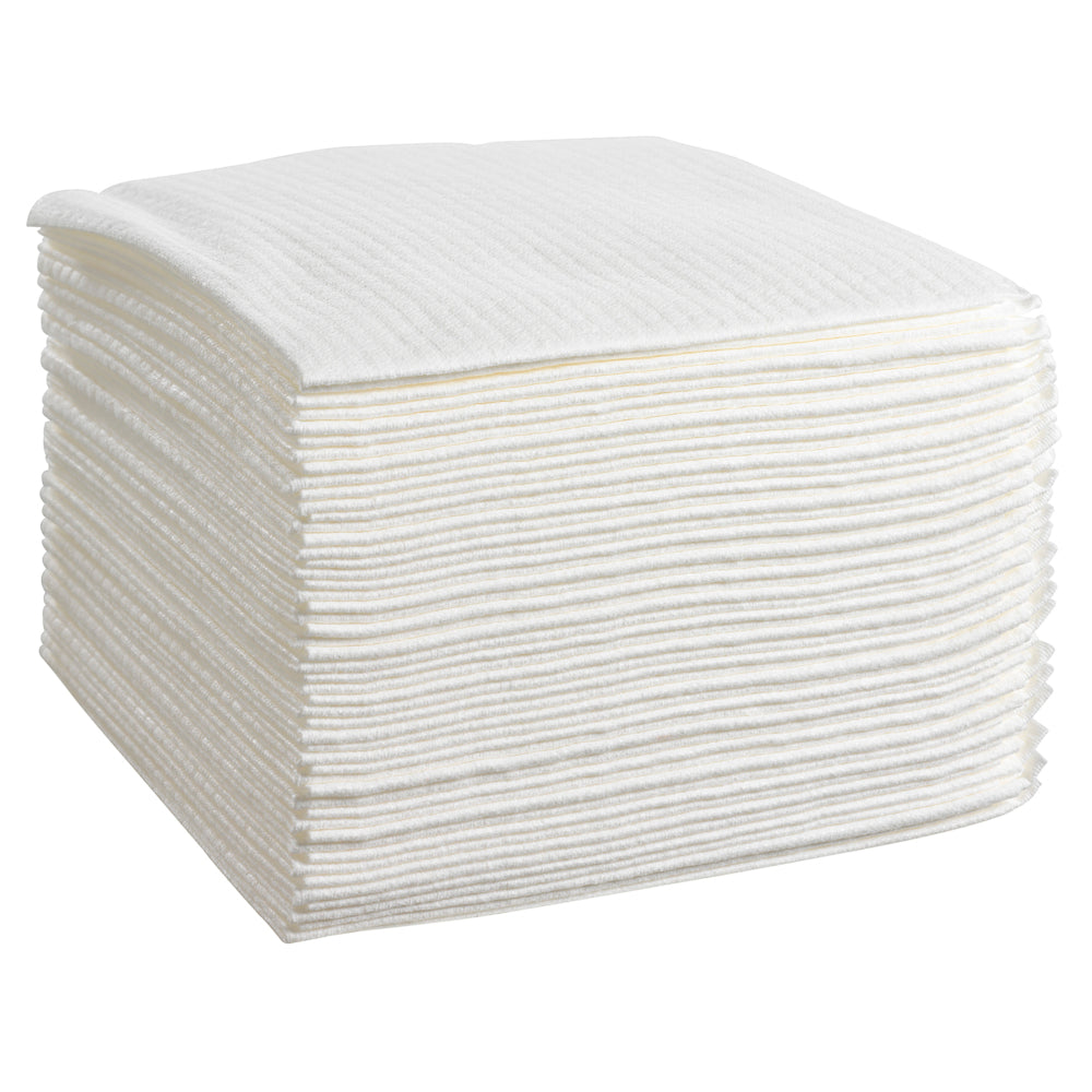 Ein würfelförmiger Stapel weißer, rechteckiger Kimberly-Clark GmbH WypAll® X80 PowerClean Viertelgefaltet Reinigungstücher (4 Beutel x 50 Tücher), ordentlich angeordnet vor einem schlichten weißen Hintergrund.