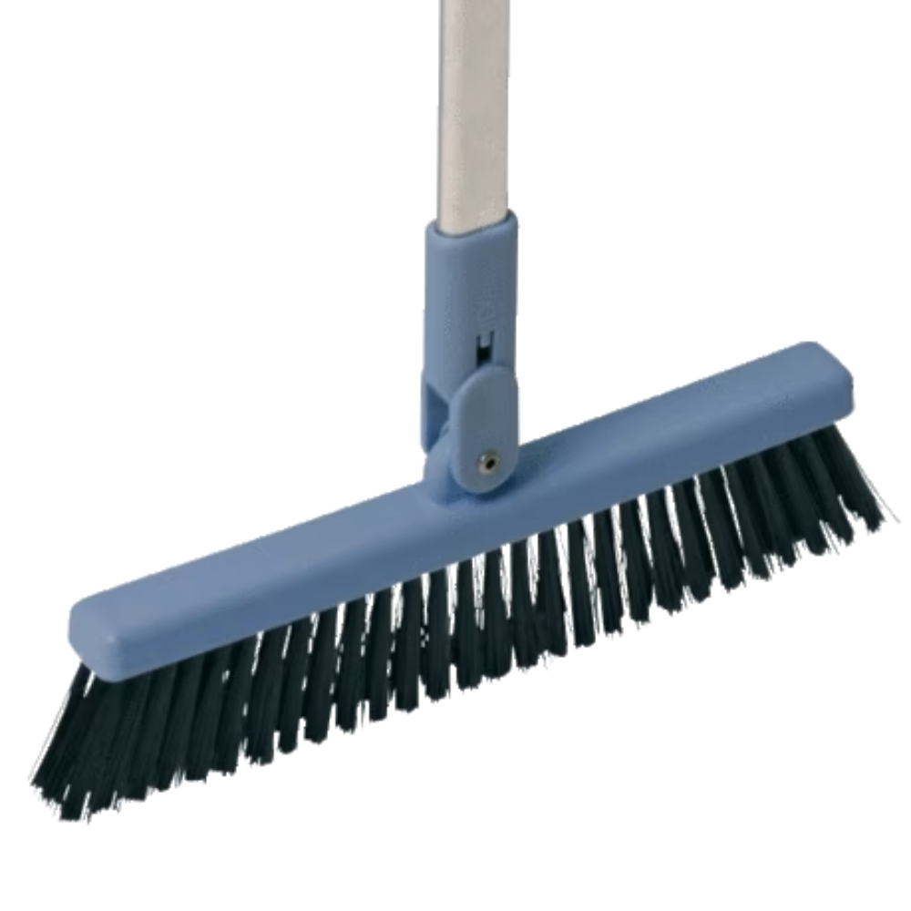 Ein Vileda Professional Kehrbesen der Vileda GmbH mit einer Länge von 25 cm verfügt über robuste PES-Borsten und ist an einem Metallstiel befestigt. Der Besenkopf verfügt über eine Gelenkverbindung zur einfachen Winkeleinstellung, sodass er mit seinen steifen, langlebigen Borsten ideal zum Kehren von harten Oberflächen geeignet ist.