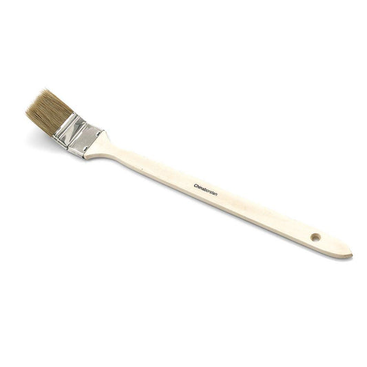 Der Nölle Profi Brush Industrie-Heizkörperpinsel helle Borstenmischung von Nölle Profi Brush Bürsten- & Pinseltechnik e.K. Mit Holzgriff mit Aufhängeloch, Weißblechzwinge und abgewinkelten Borsten, dargestellt vor weißem Hintergrund.
