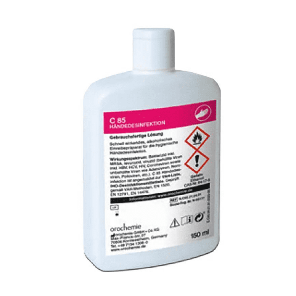Eine weiße Kunststoffflasche mit der Aufschrift "Orochemie C 85 Händedesinfektion - 500 ml" von orochemie GmbH + Co KG enthält ein alkoholisches Händedesinfektionsmittel. Das Etikett enthält Gefahrensymbole, deutschen Text, einen Barcode und Herstellerangaben.