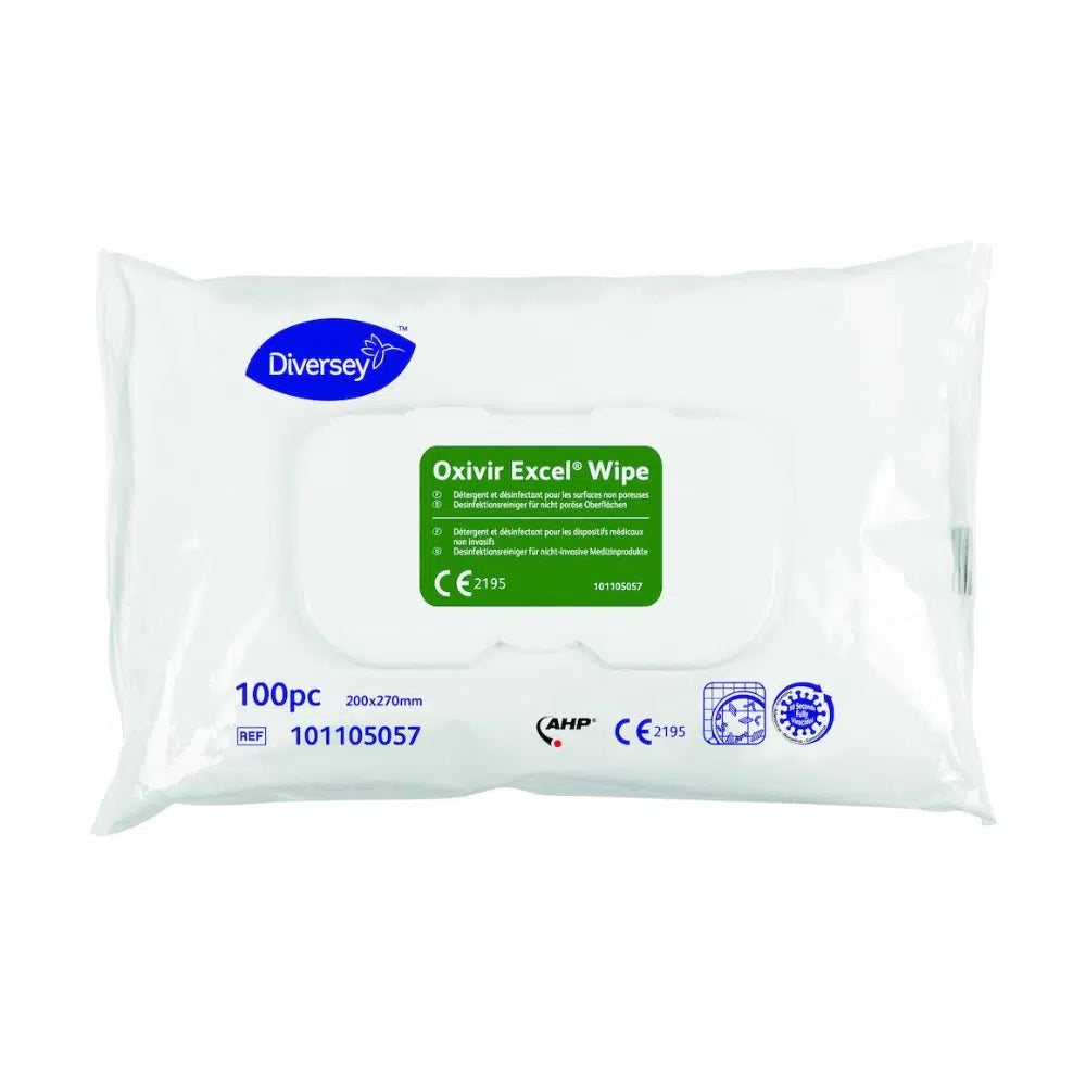 Das Bild zeigt eine Packung Diversey Oxivir® Excel Wipe Desinfektionstücher von Diversey Deutschland GmbH & Co. OHG mit 100 Tüchern. Die Verpackung ist weiß mit einem grünen Etikett, auf dem Produktinformationen und Zertifizierungssymbole angezeigt werden, und hebt die AHP-Formulierung für eine wirksame Desinfektion hervor.