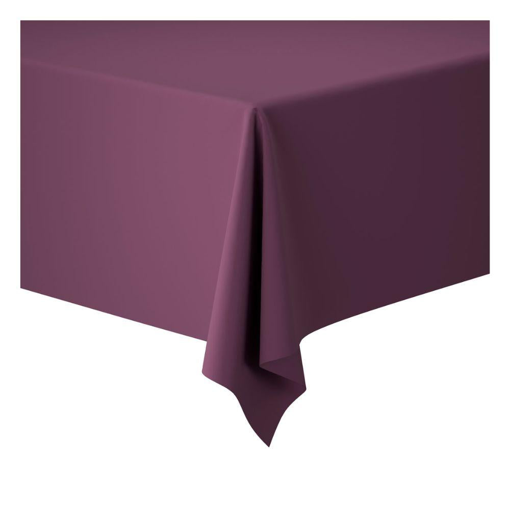 Die Duni Dunicel-Tischdeckenrollen 1,18 m x 25 m der Duni GmbH sind eine einfarbige dunkelviolette Tischdecke, die sich ideal für große Veranstaltungen eignet und eine flexible Dekoration bietet, da sie sich glatt über rechteckige Tische legt.