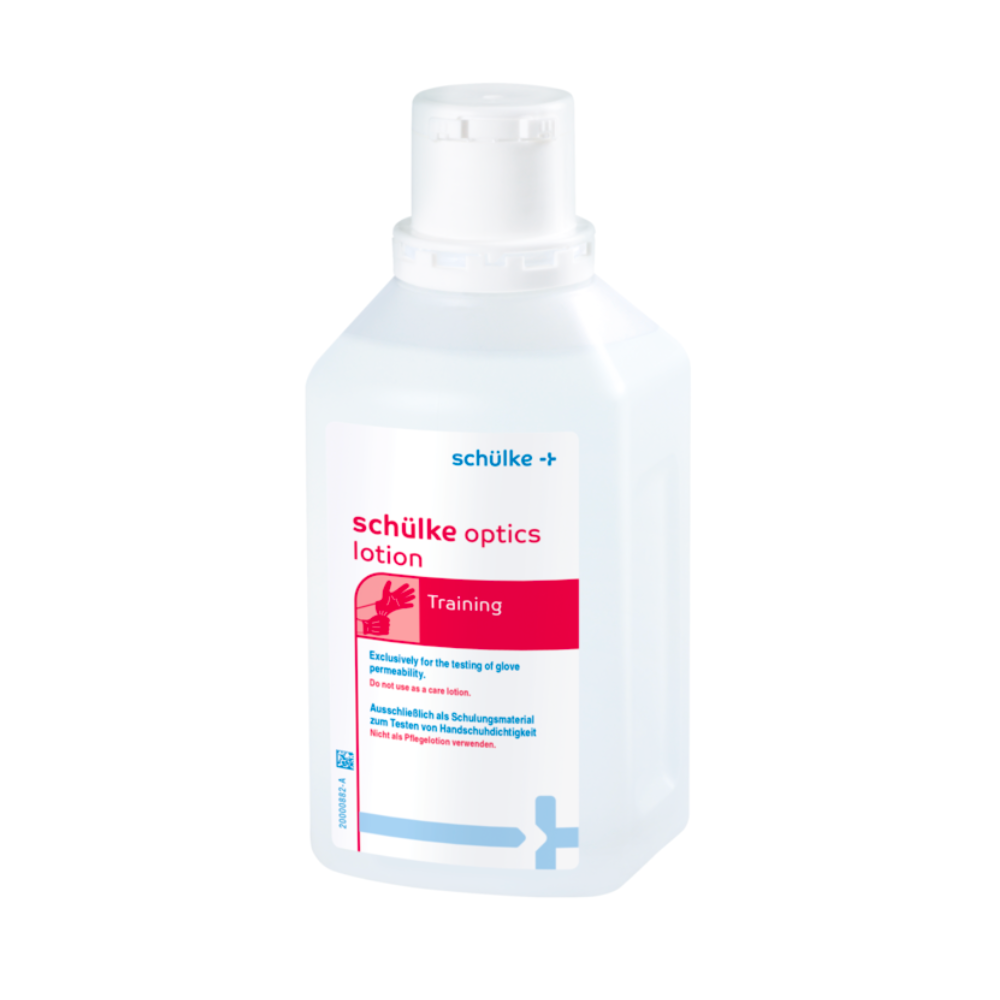 Auf einem makellos weißen Hintergrund ist eine leicht geneigte weiße Flasche mit der Aufschrift „Schülke optics lotion, UV Handschuhkontrolle | Flasche (500 ml)“ von Schülke & Mayr GmbH abgebildet. Sie trägt ein blaues Kreuzsymbol und einen englisch-/deutschsprachigen Text, und der Verschluss ist fest verschlossen, was auf Wirksamkeit auch unter UV-Licht hindeutet.