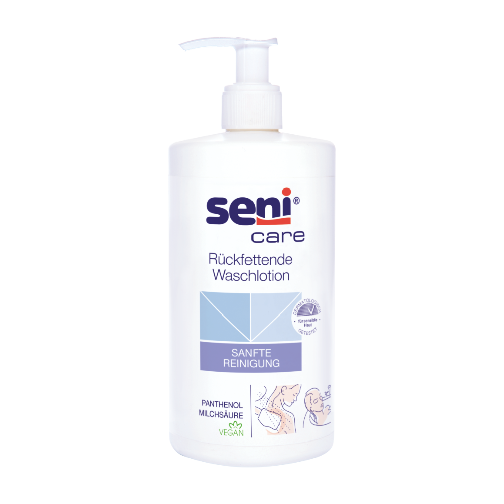 Die Seni Care Rückfettende Waschlotion von TZMO Deutschland GmbH ist eine 500 ml weiße Pumpflasche mit blau-violetter Beschriftung, die ihre sanfte, feuchtigkeitsspendende Reinigung hervorhebt. Sie zeichnet sich durch eine vegane Formulierung, einen hautfreundlicheren pH-Wert und Bilder einer sich waschenden Person aus.