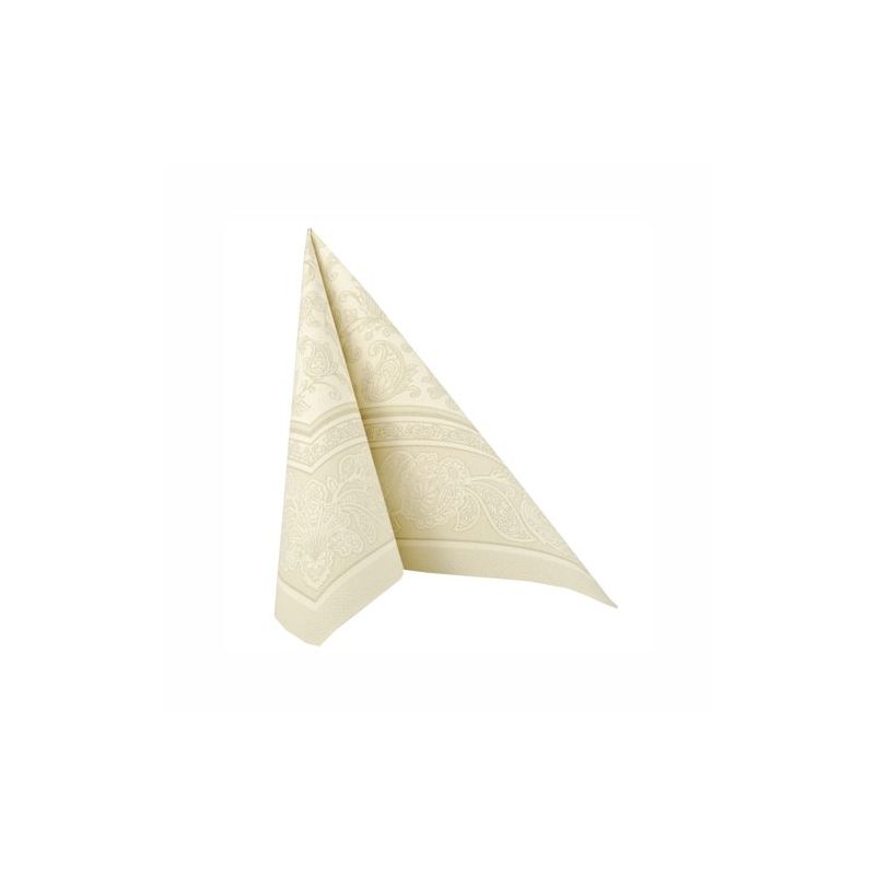 Eine cremefarbene, aufwendig gemusterte, gefaltete Serviette steht aufrecht vor einem schlichten weißen Hintergrund. Diese Serviette aus der PAPSTAR-Serviettenkollektion „ROYAL“ besticht durch elegante Blumen- und Randmuster und ist ein stoffähnliches Premium-Tuch, das sich ideal für eine umweltbewusste Tischdekoration eignet.