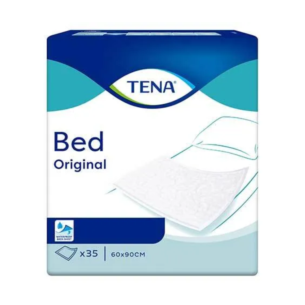 Eine Packung TENA Bed Original Bettschutzunterlagen in den Maßen „60x90cm“ und mit 35 Stück Inhalt der Marke TENA - Essity Germany GmbH. Die blau-weiße Verpackung zeigt die Abbildung eines Bettes mit Laken und betont deren wasserdichte Rückseite zum Schutz vor unbeabsichtigtem Urinverlust.