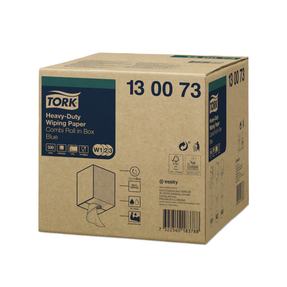 Abgebildet ist ein blauer Karton mit Tork 130073 extra-starken Mehrzweck-Papierwischtüchern Premium W1 W2 W3, mit einer Kapazität von 500 Blatt und verschiedenen Symbolen. Das Produkt ist 2-lagig in Premiumqualität und trägt den Markennamen Essity.