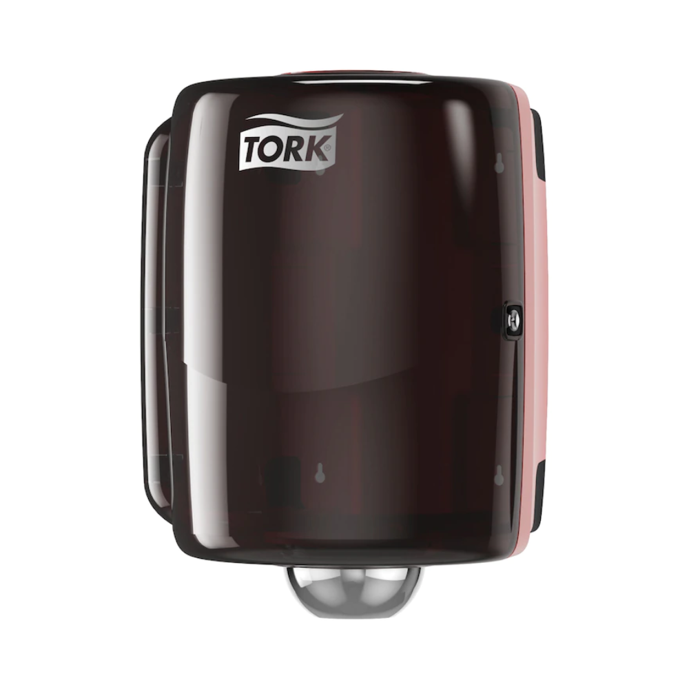 Ein eleganter, schwarzer Tork 653008 Maxi Innenabrollungsspender Performance W2 von Essity Professional Hygiene Germany GmbH ist auf einem weißen Hintergrund montiert. Dieser Spender im Performance-Design besticht durch eine abgerundete Form, die die sichtbare Rolle im Inneren zur Schau stellt, und verfügt über eine kleine Öffnung an der Unterseite zum einfachen Ausgeben.