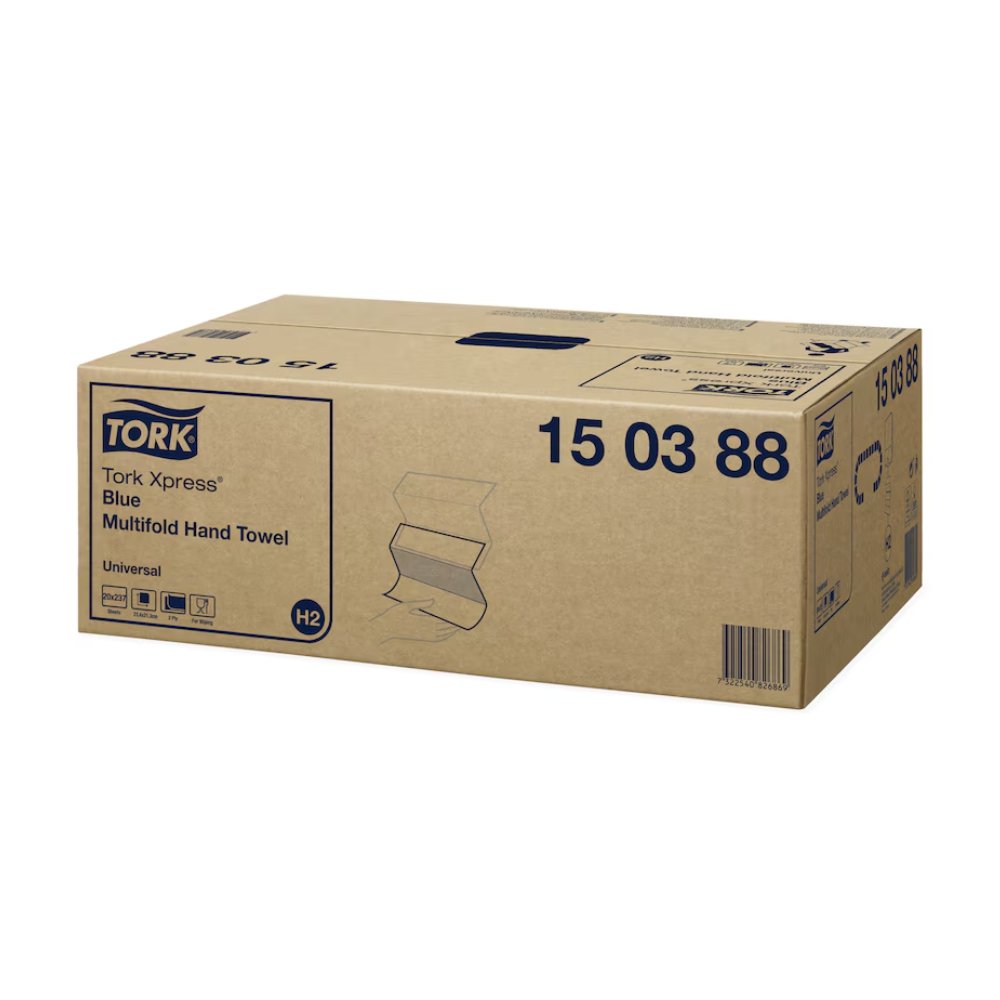 Ausgestellt ist ein Karton mit dem blauen Tork Xpress® 150388 Multifold-Handtuch Universal H2 2-lagig mit einer Produktabbildung, der Modellnummer und Logos, die die universelle Kompatibilität und Nachhaltigkeitszertifizierungen hervorheben und so die hohen Hygienestandards für die Verwendung von Multifold-Handtüchern unterstreichen.