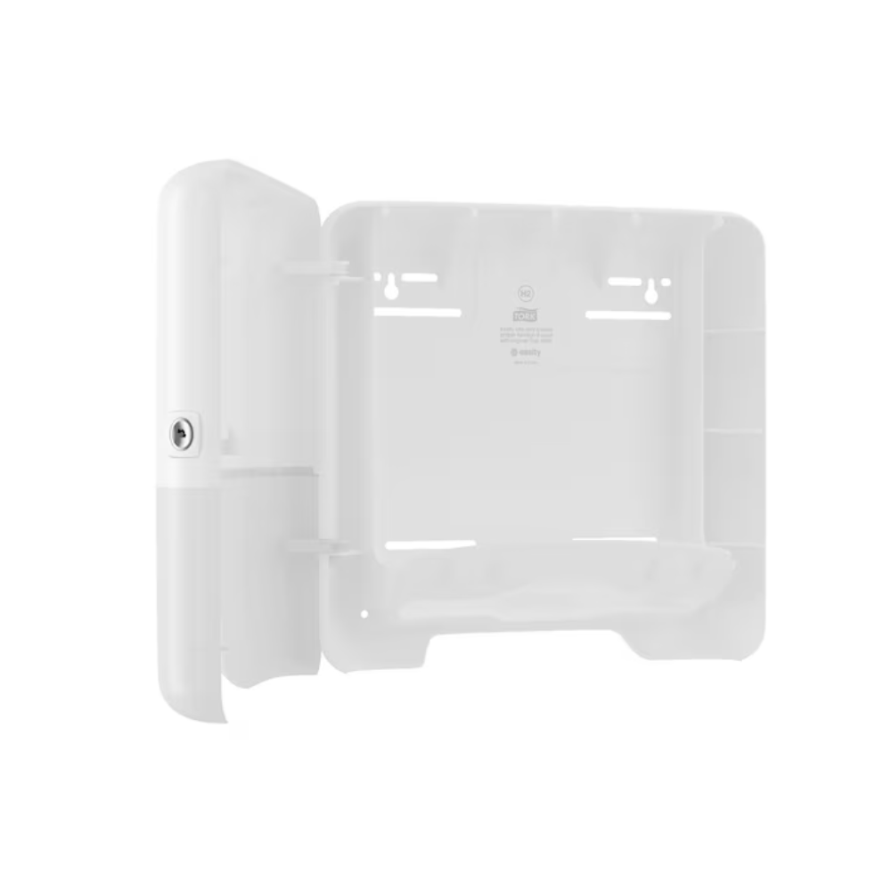 Ein wandmontierter, weißer Kunststoffhalter mit offenem Frontdesign, Fächern und seitlichem Verriegelungsmechanismus. Ideal zum Ordnen kleiner Gegenstände wie dem Tork Xpress® 552100 Mini-Spender für Multifold Handtücher Elevation H2 von TORK – Essity Professional Hygiene Germany GmbH in einem Badezimmer oder Büro und sorgt jedes Mal für eine ordentliche Einzelblattausgabe.