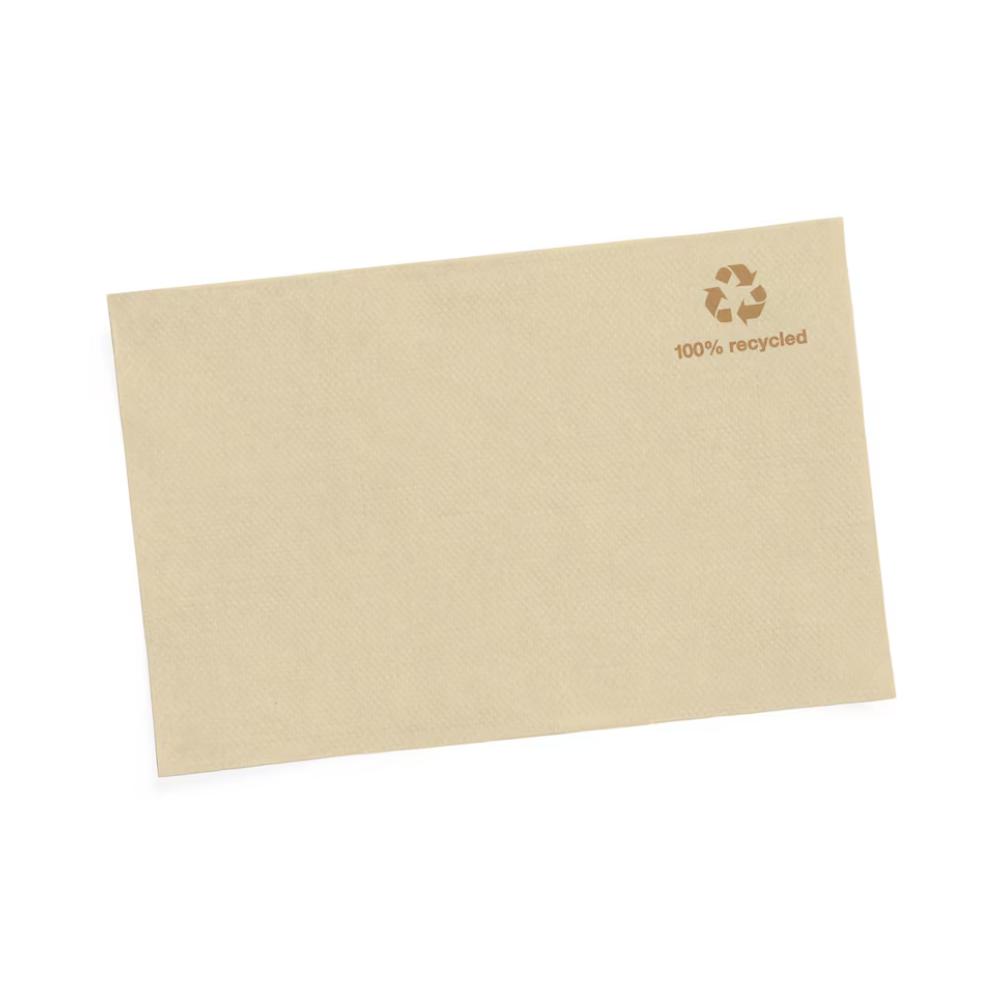 Produktbeschreibung: Die Tork Xpressnap® 13840 Spenderserviette Natur mit Umweltsymbol Advanced N4 1-lagig verfügt über ein beiges Papierdesign mit einem kleinen Recyclingsymbol und dem Text „100 % recycelt“ in der oberen rechten Ecke. Sie ist aus recycelten Fasern hergestellt. Sie wird auf einem schlichten weißen Hintergrund präsentiert.