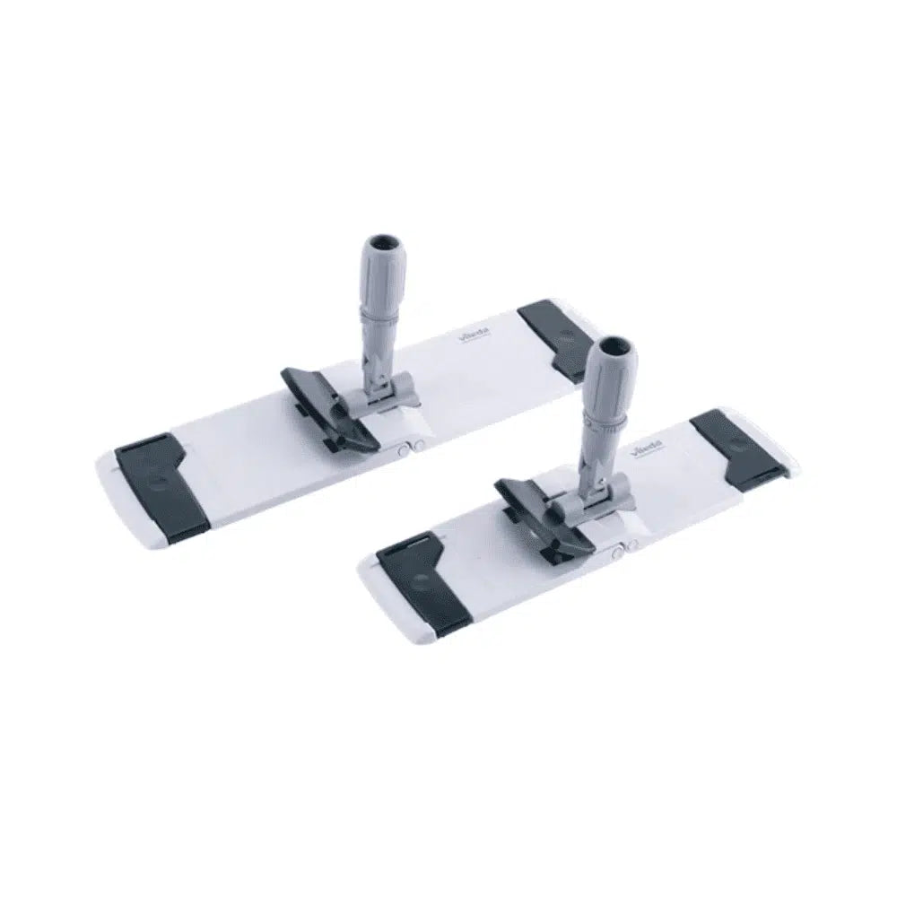 Der Vileda GmbH Professional CombiSpeed Klapphalter beinhaltet zwei weiße und graue Basen mit verstellbaren Griffen, ideal zum Anbringen von Reinigungspads.
