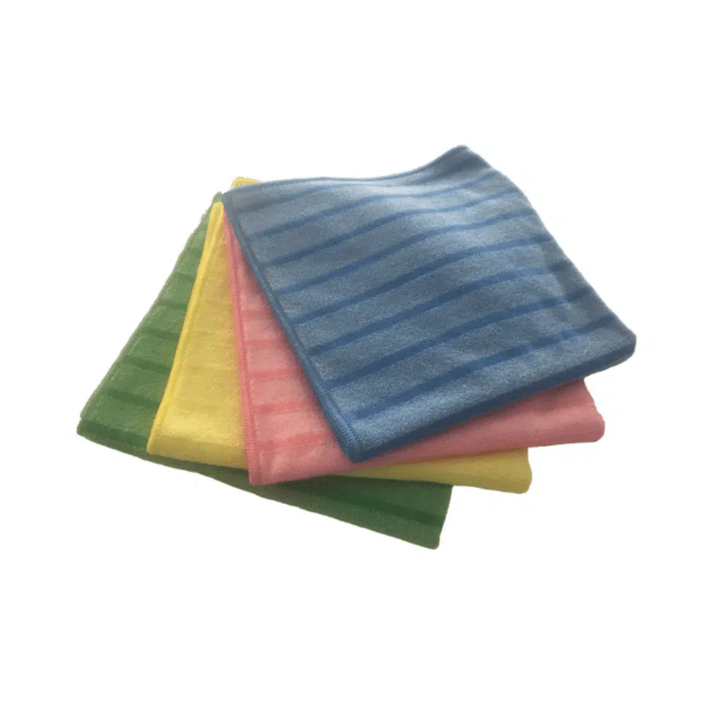 Ein Set mit vier Vileda Professional MicroTuff Universal Microfasertüchern in leuchtenden Farben – Blau mit Streifen, Rosa, Gelb und Grün – von der Vileda GmbH sind ordentlich auf weißem Hintergrund angeordnet. Ideal zum Entfernen von Schmutz auf jeder Oberfläche.