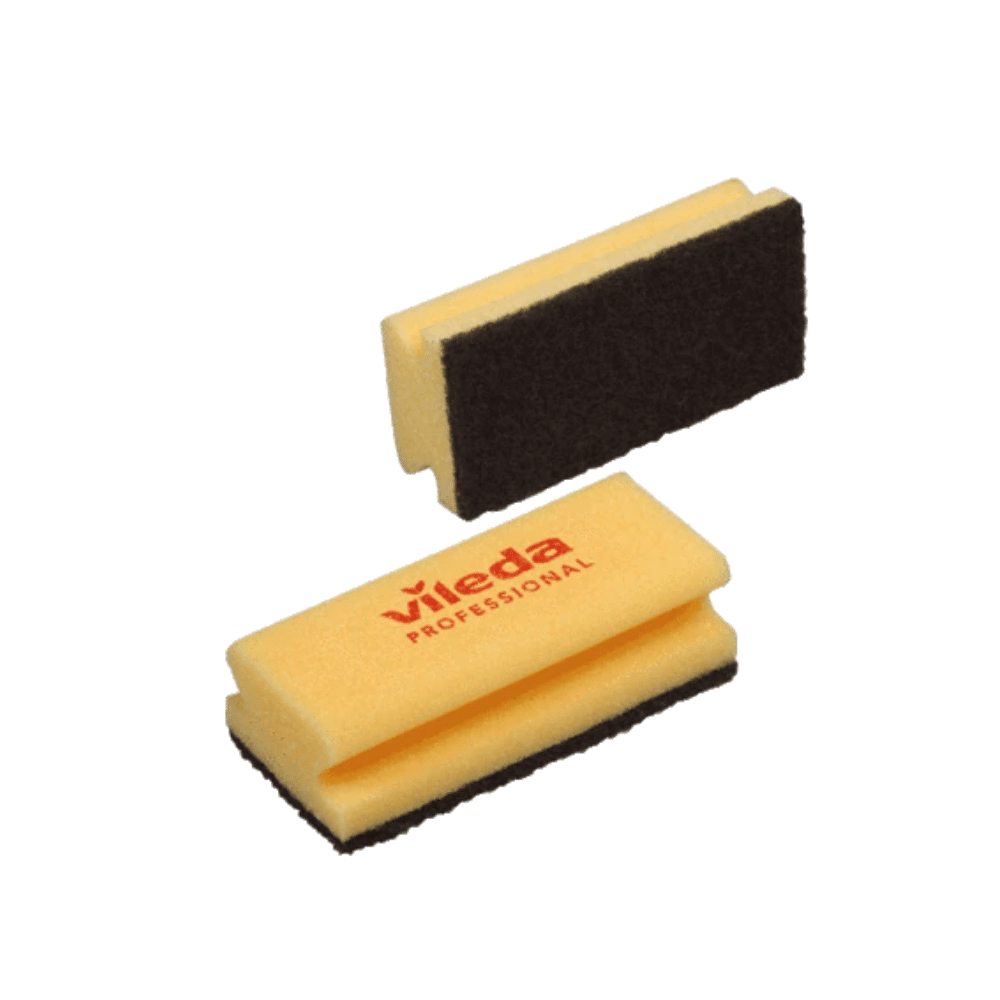 Zwei gelb-schwarze Schwämme der Vileda GmbH werden ausgestellt, einer liegt flach, der andere steht aufrecht. Diese Heavy Duty Topfreiniger-Schwämme haben eine Scheuerseite aus abrasivem Padschwamm-Material und eine normale Schwammseite, wobei der Markenname in Rot hervorgehoben ist.