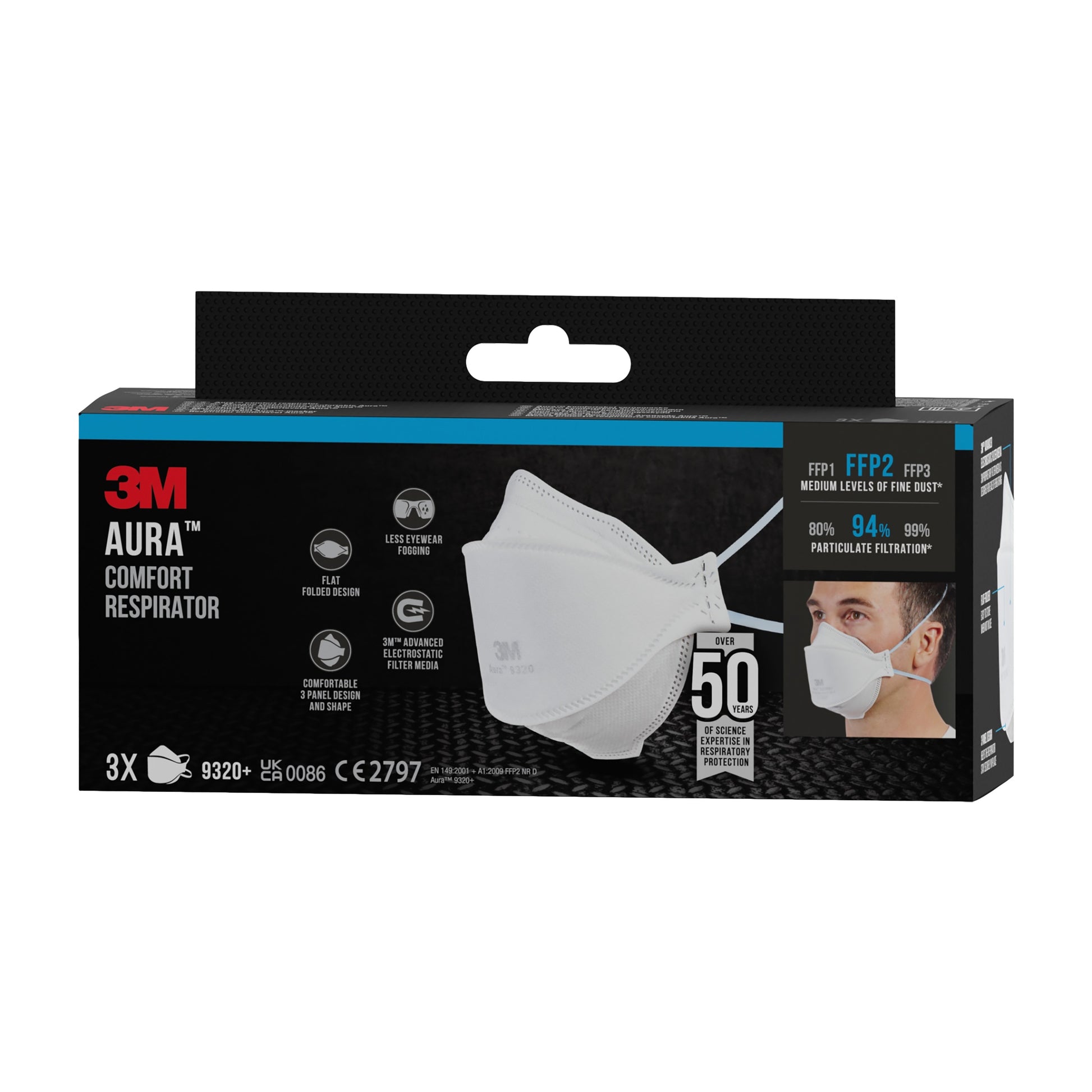 Eine Packung 3M™ Aura™ Komfort-Partikelmaske 9320+ (FFP2, ohne Ventil) von 3M Deutschland GmbH, enthält 3 Masken pro Packung und bietet eine 94%ige Partikelfiltration. Die Verpackung zeigt die weiße Maske und eine Person, die sie trägt.