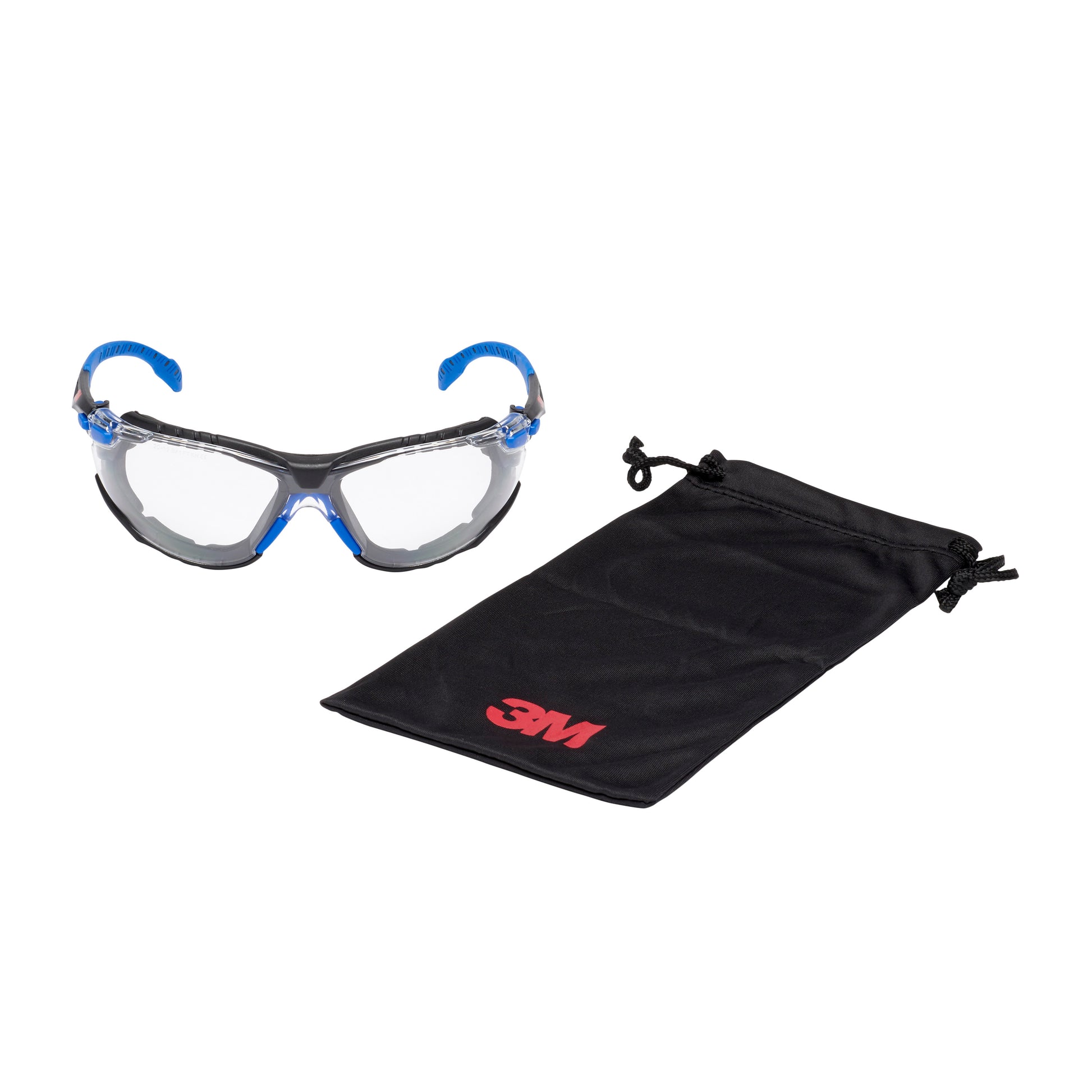 Die 3M™ Solus™ Schutzbrille 1000 von 3M Deutschland GmbH mit klaren Gläsern, blauem und schwarzem Rahmen und Schaumstoffdichtung wird neben einem schwarzen Etui mit rotem 3M-Logo gezeigt.