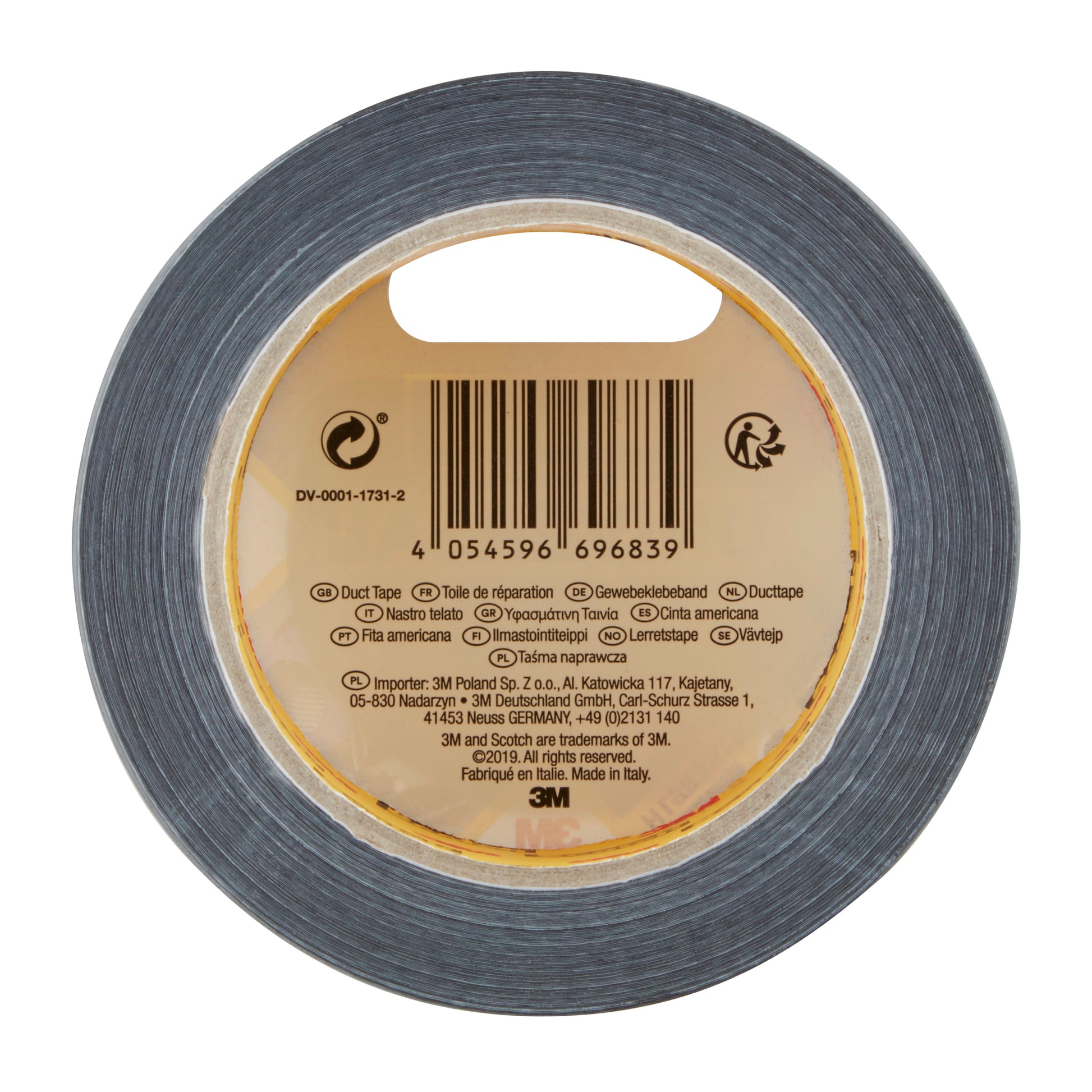 Eine Rolle Scotch® Universal Klebeband 2904 (25 m x 48 mm) der 3M Deutschland GmbH, bestehend aus einem grauen Klebeband mit einem Etikett auf dem Innenring, das einen Barcode, Produktdetails und das 3M-Logo in mehreren Sprachen enthält.