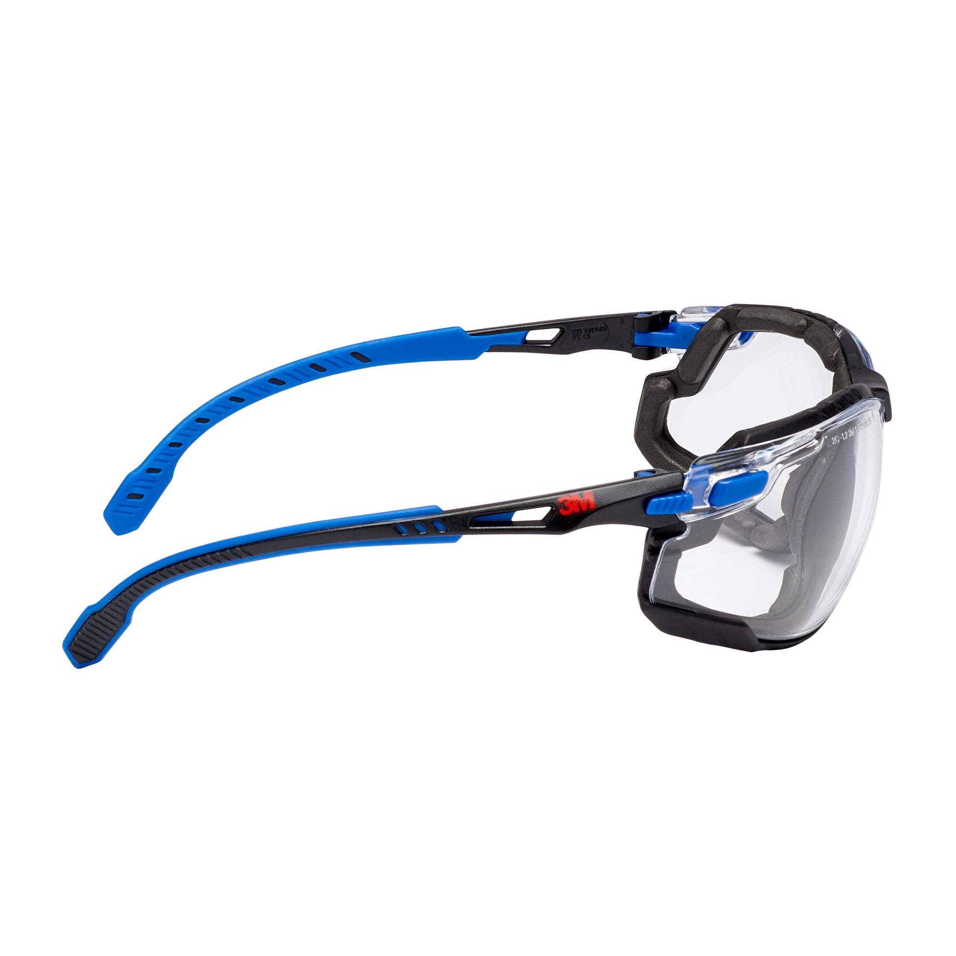 3M™ Solus™ Schutzbrille 1000 von 3M Deutschland GmbH mit Scotchgard™ Antibeschlag-Beschichtung, klarer Scheibe, aufsteckbarer Schaumstoffdichtung, verstellbaren Bügeln und seitlichem Logo auf weißem Hintergrund.