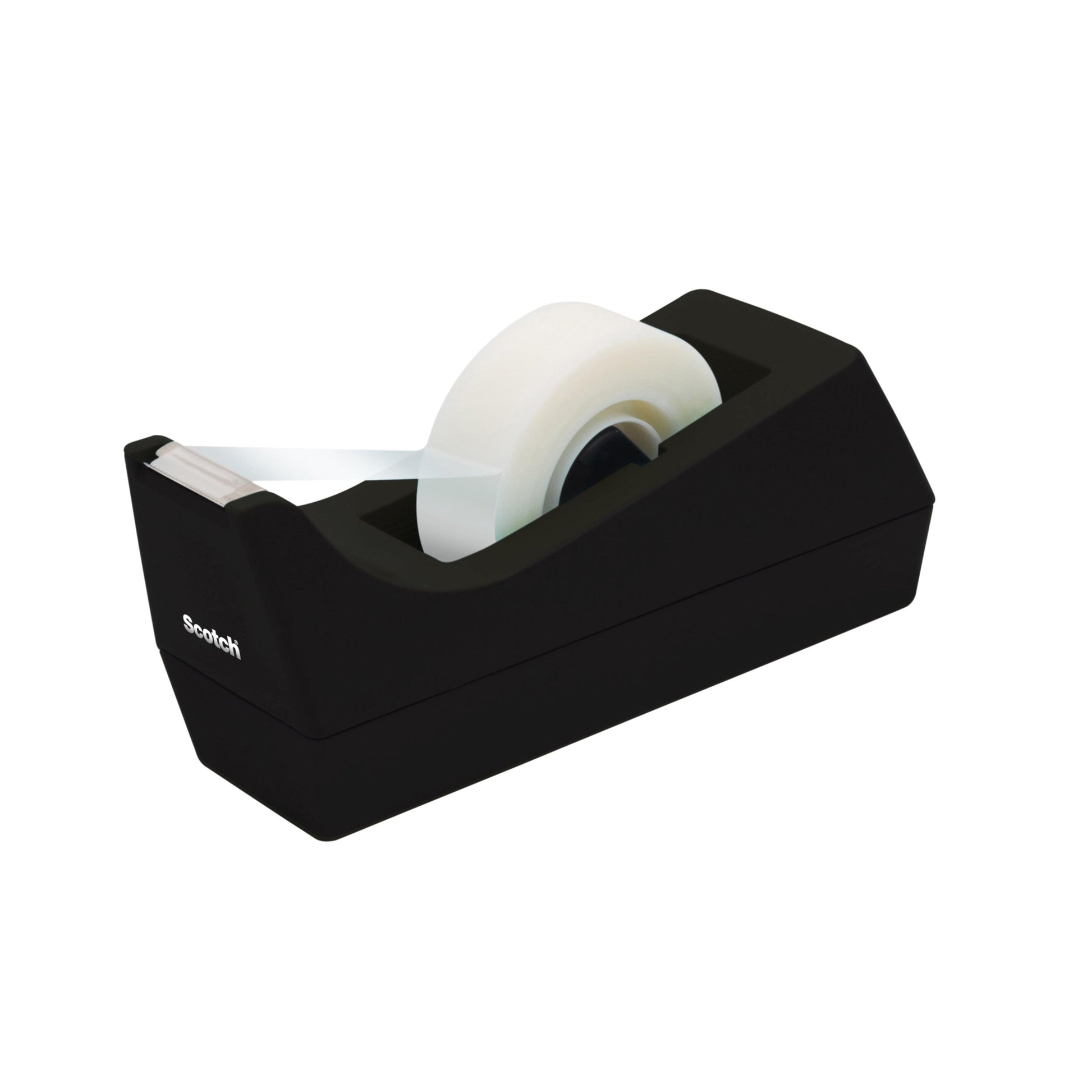Der Scotch™ Schreibtisch-Klebebandabroller C38 in Schwarz von 3M Deutschland GmbH hält eine Rolle transparentes Klebeband, mit einem Stück Band bereit zur Nutzung. Das Markenlogo ist auf dem Abroller sichtbar.
