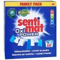 Ein blauer 3,3 kg-Karton Sentimat Oxi Power der Rösch Germany GmbH, "Family Pack", zeigt hängende Wäsche, grüne Plaketten und den Text für 60 Wäschen, Farbschutz und kraftvolle Fleckenentfernung durch Oxi-Action.