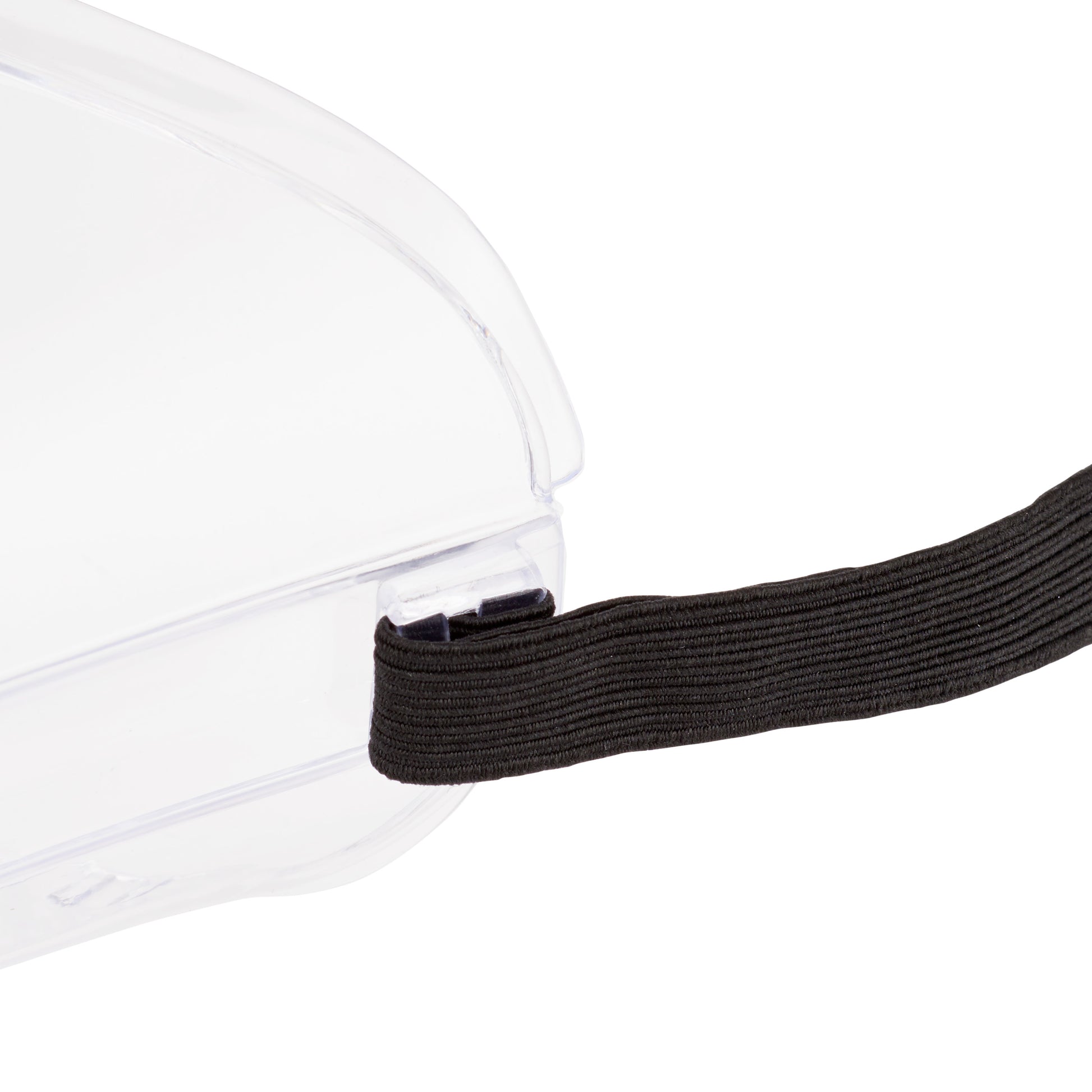 Nahaufnahme der Ecke der 3M™ Classic Schutzbrille 4800 von 3M Deutschland GmbH mit klarer Scheibe und schwarzem Gummiband am Kunststoffrahmen.