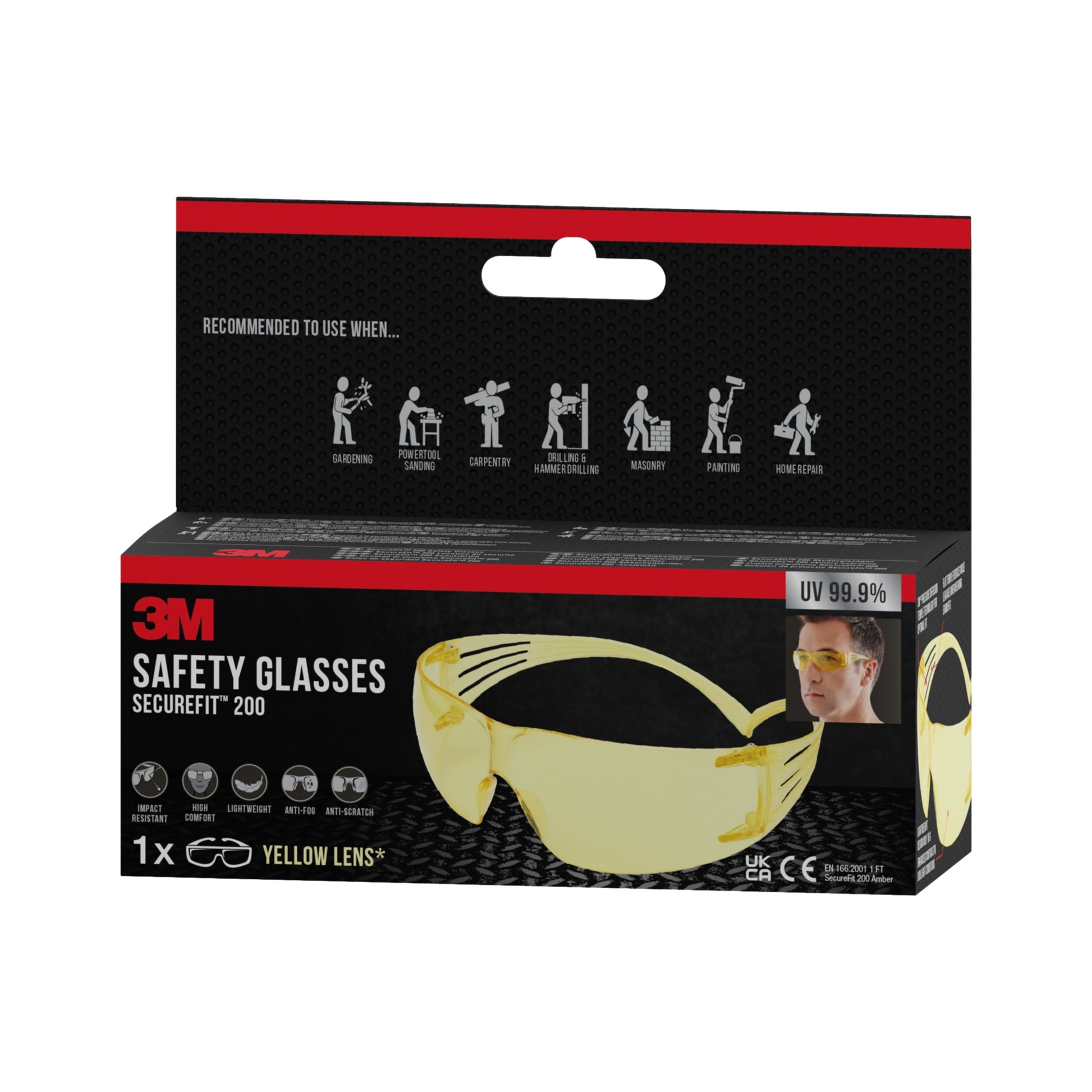 Eine Schachtel 3M™ SecureFit™ Schutzbrille 200 von 3M Deutschland GmbH mit gelben Gläsern. Die Verpackung zeigt das Produktbild, die Eigenschaften und Symbole für die Verwendung beim Schleifen, in der Schreinerei, im Automobilbau, bei der maschinellen Bearbeitung, beim Lackieren und bei der Holzbearbeitung.