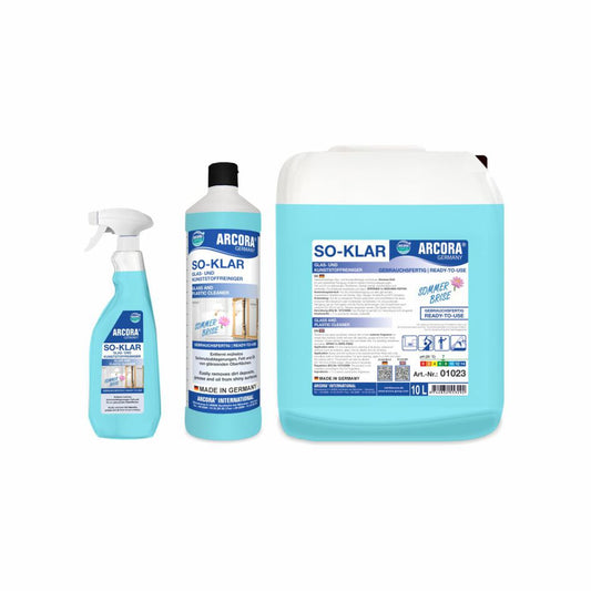 Arcora SO-KLAR Glas- und Kunststoffreiniger von Arcora International GmbH ist in Sprüh-, 1L- und 10L-Behältern mit blauer Flüssigkeit und weiß-blauen Etiketten zur streifenfreien Reinigung erhältlich.
