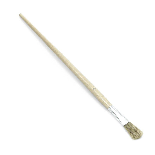 Known for its artisanal quality, the Nölle Profi Brush stroke brush features a wooden handle and a white metal ferrule. Its light-colored, slightly fanned-out Chinese bristles highlight the brand’s expertise in brush and paintbrush technology.