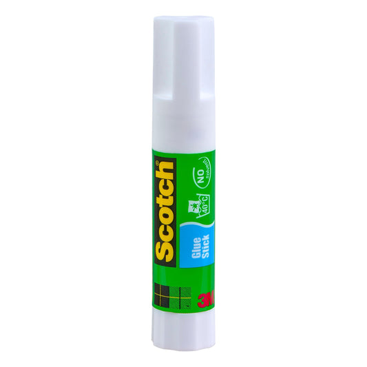 Nahaufnahme eines Scotch® Permanent-Klebestiftes, 8 g von 3M Deutschland GmbH, mit weißer Kappe und Sockel, grünem und gelbem Etikett mit der Aufschrift "Glue Stick" und "No Solvent".