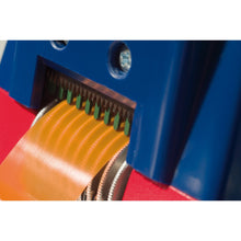 tesa 6038 Halbautomatischer Tischabroller für Rollen bis 30mm Breite – Anwendung