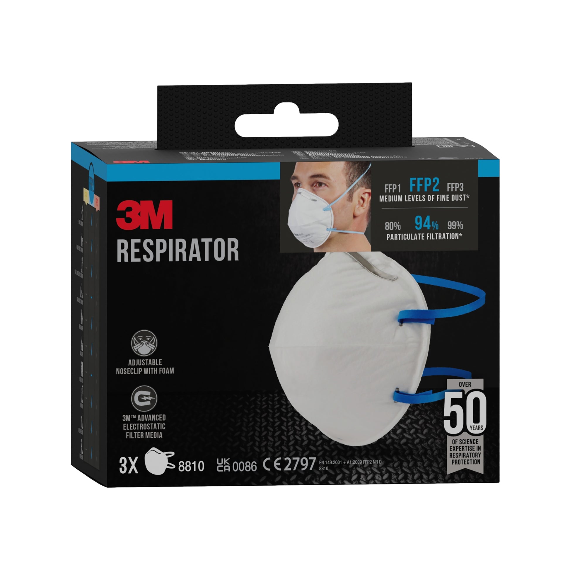 Eine 3M™ Partikelmaske 8810, FFP2, ohne Ventil, 3er-Packung von 3M Deutschland GmbH. Die Verpackung zeigt eine Person mit der Maske und hebt 94 % Partikelfiltration, verstellbaren Nasenbügel und drei Masken pro Packung hervor.