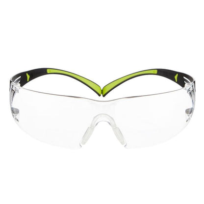 The 3M™ SecureFit™ reading safety glasses from 3M Deutschland GmbH have a single wraparound lens, black and yellow temples and nose pads, depicted against a white background.