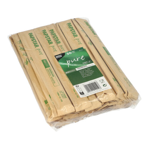 Eine Packung mit 50 Paar PAPSTAR „pure“ Essstäbchen (23 cm) in Kunststoffverpackung, jedes einzeln verpackt. Die umweltfreundliche braune Verpackung mit grünen und schwarzen Etiketten ist mit Recyclingsymbolen versehen. Marke: PAPSTAR GmbH.